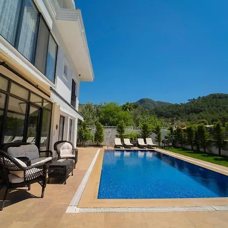 Vila Sacred Private W/pool, Garden, Jacuzzi. Göcek
